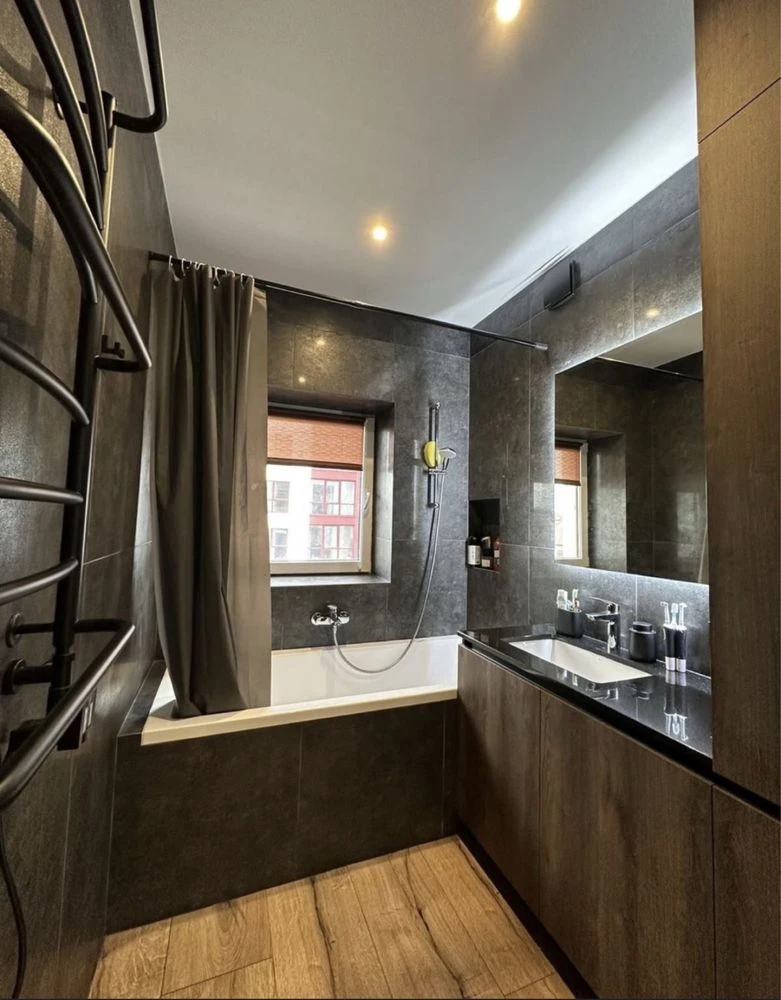 Sale of 2 room apartment+kitchen-studio 95.30m2 Lake Park