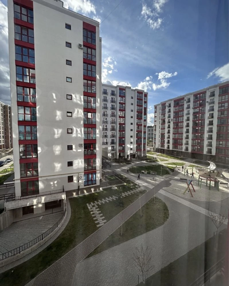 Sale of 2 room apartment+kitchen-studio 95.30m2 Lake Park