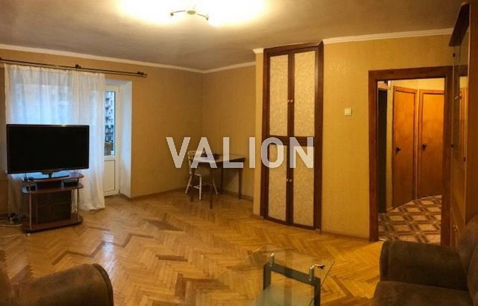 Продаж 2 кімнатної в Центрі Кловський узвіз 12а