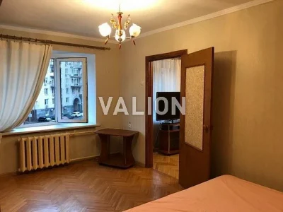 Продаж 2 кімнатної в Центрі Кловський узвіз 12а