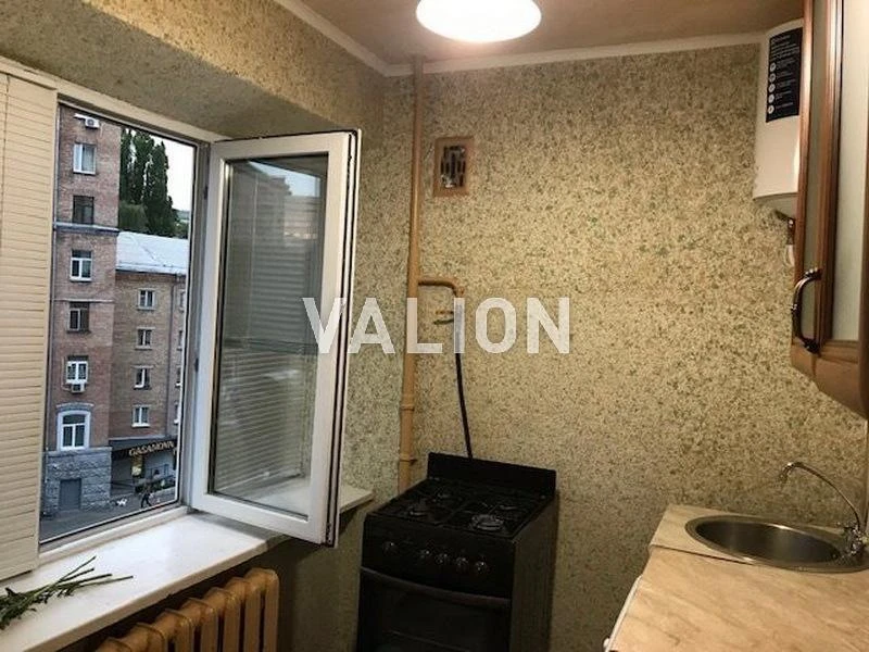 Продаж 2 кімнатної в Центрі Кловський узвіз 12а
