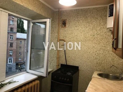 Продаж 2 кімнатної в Центрі Кловський узвіз 12а