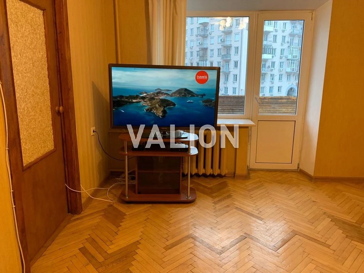 Продаж 2 кімнатної в Центрі Кловський узвіз 12а