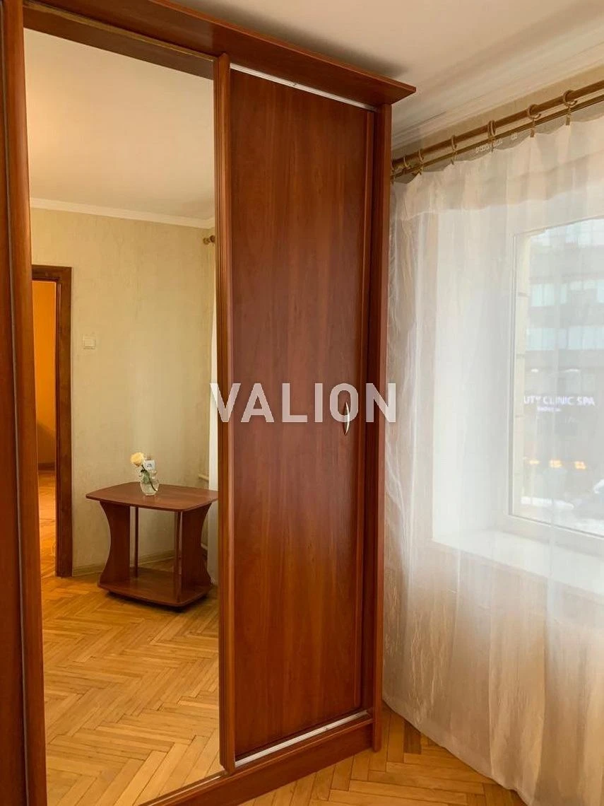 Продаж 2 кімнатної в Центрі Кловський узвіз 12а