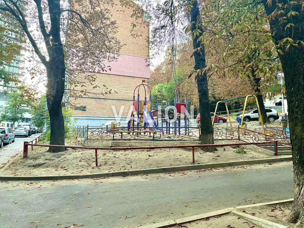 Продаж 2 кімнатної в Центрі Кловський узвіз 12а