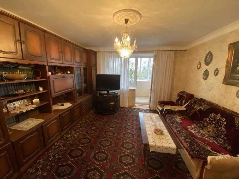 3-room apartment on Pryvokzalna Street, 14-A, Darnitsky District