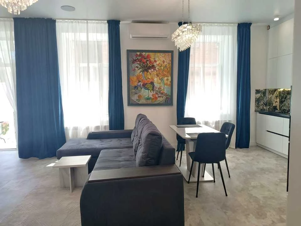 Apartment. Bogdan Khmelnytsky Street, Kyiv