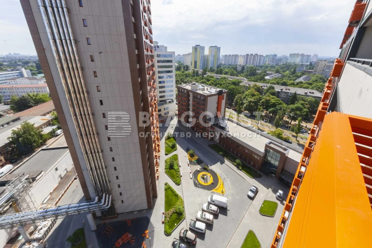 Modern closed-type residential complex "L quarter"