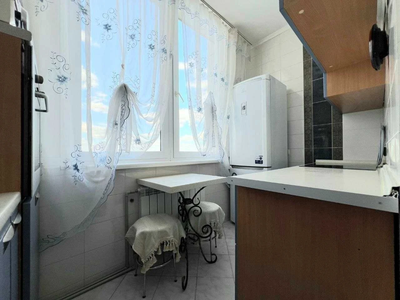 Sribnokilska, 3b, 1 bedroom, generator, Pozniaky district, 5 minutes walk
