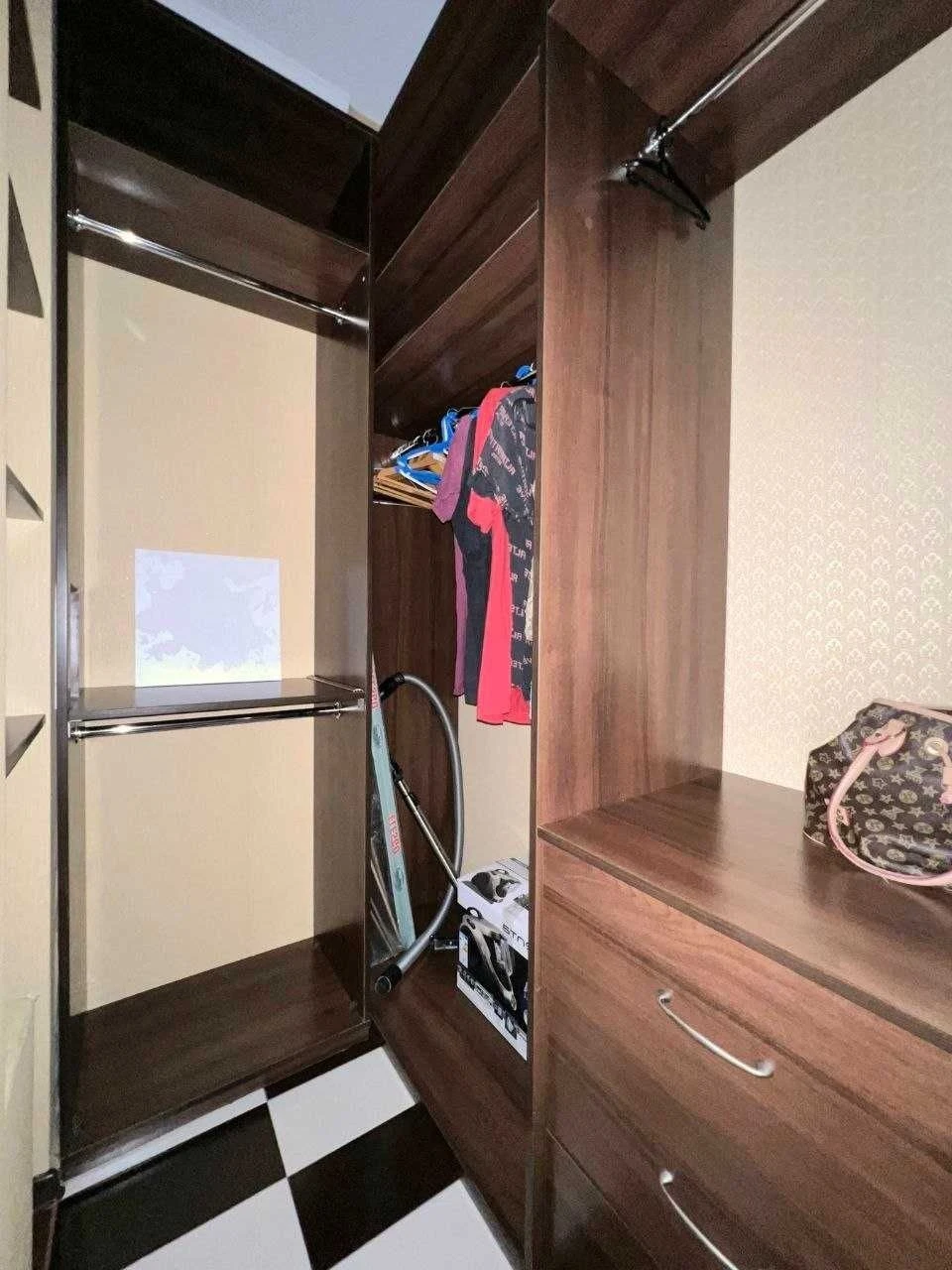 Sribnokilska, 3b, 1 bedroom, generator, Pozniaky district, 5 minutes walk
