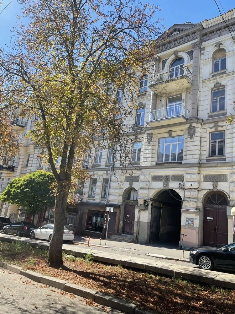 Сдается, улица Антонивича, 14, бульвар, парк Шевченко, 5 комнат