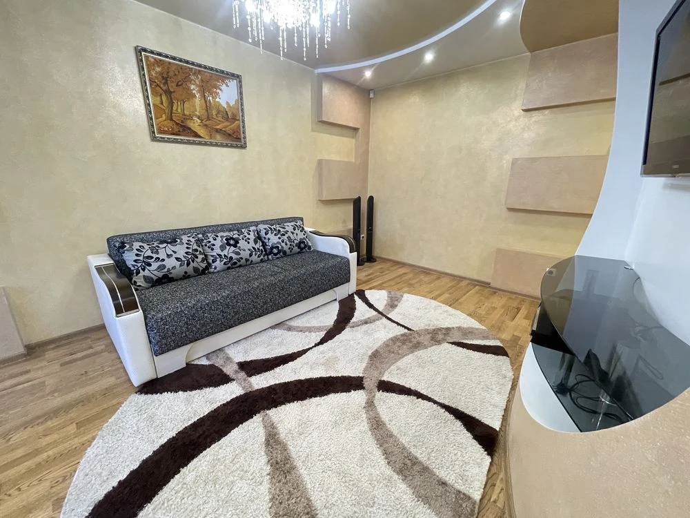 Spacious and cozy 3-room apartment (Karpenko Street)