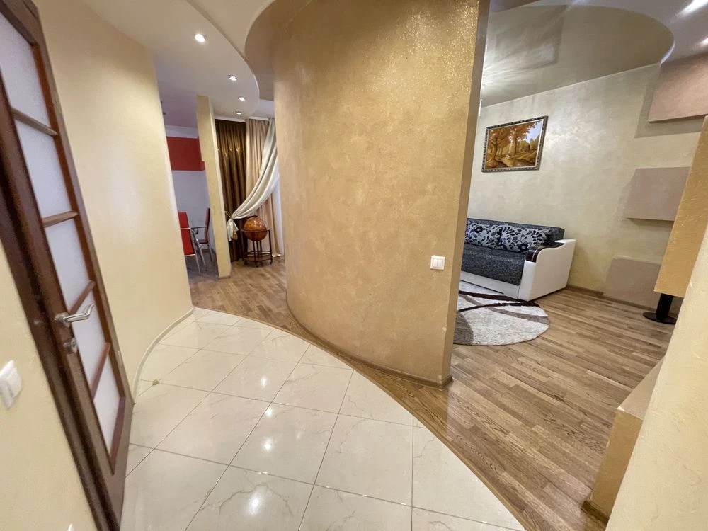 Spacious and cozy 3-room apartment (Karpenko Street)