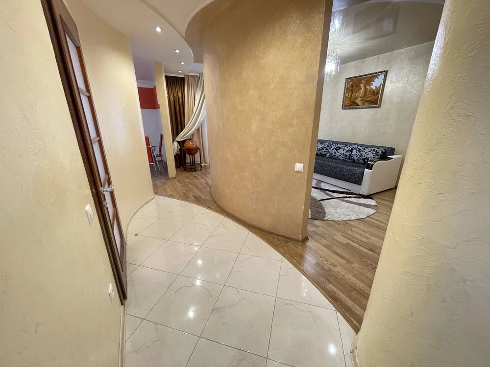 Spacious and cozy 3-room apartment (Karpenko Street)