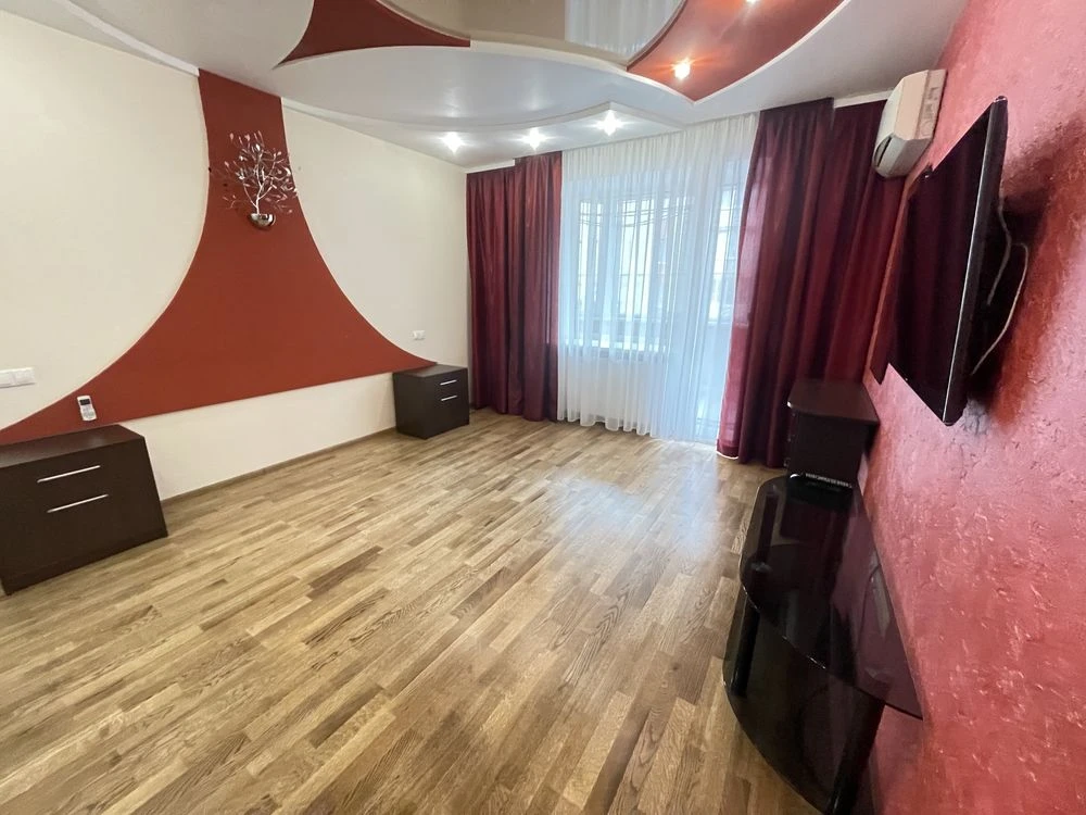 Spacious and cozy 3-room apartment (Karpenko Street)