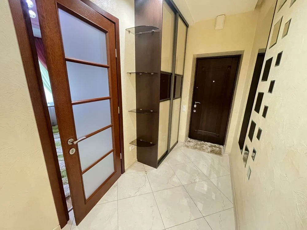Spacious and cozy 3-room apartment (Karpenko Street)