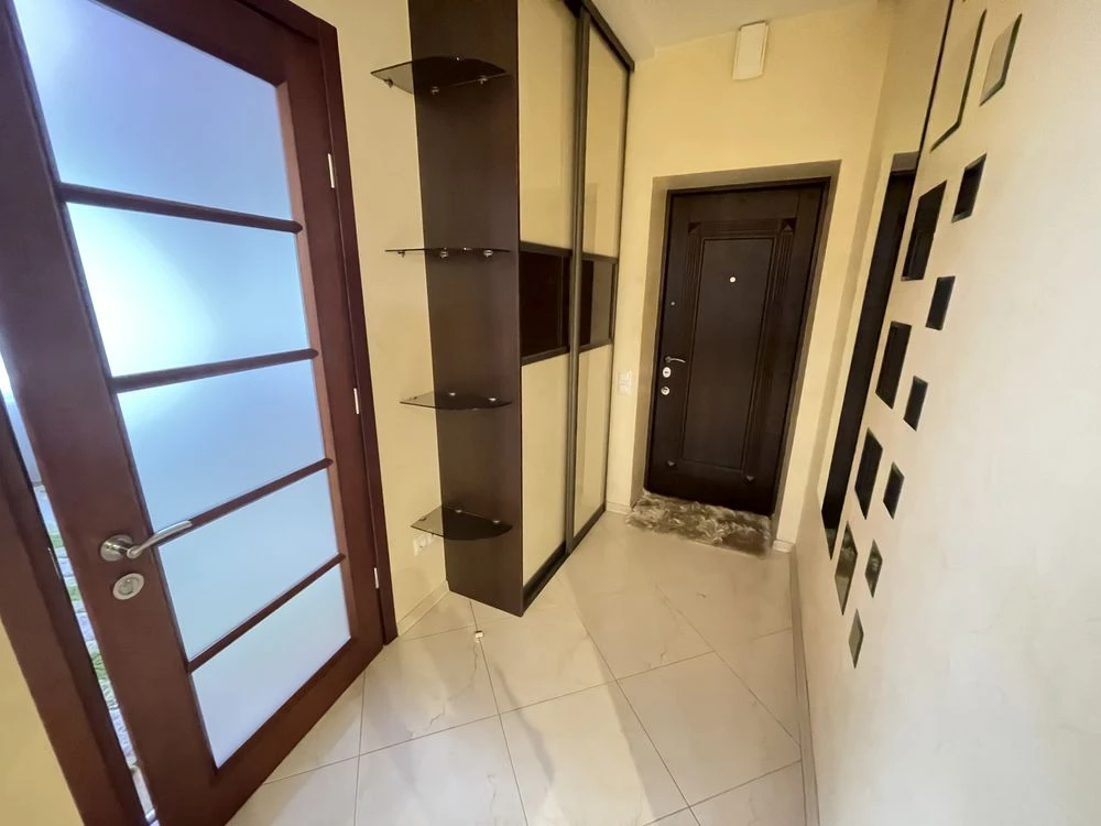 Spacious and cozy 3-room apartment (Karpenko Street)