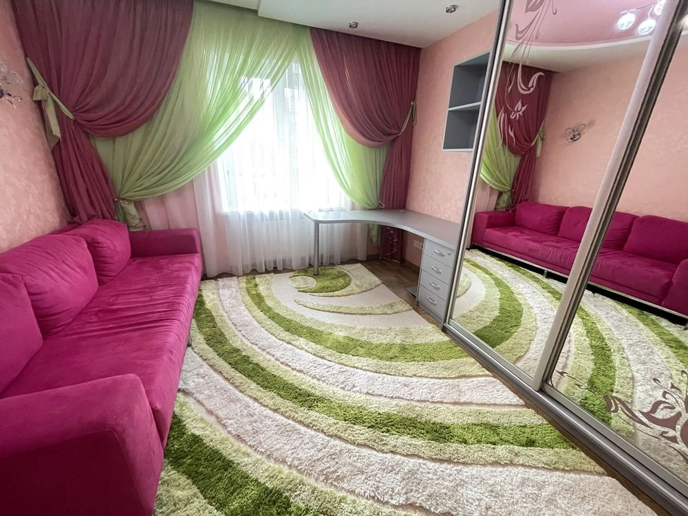 Spacious and cozy 3-room apartment (Karpenko Street)