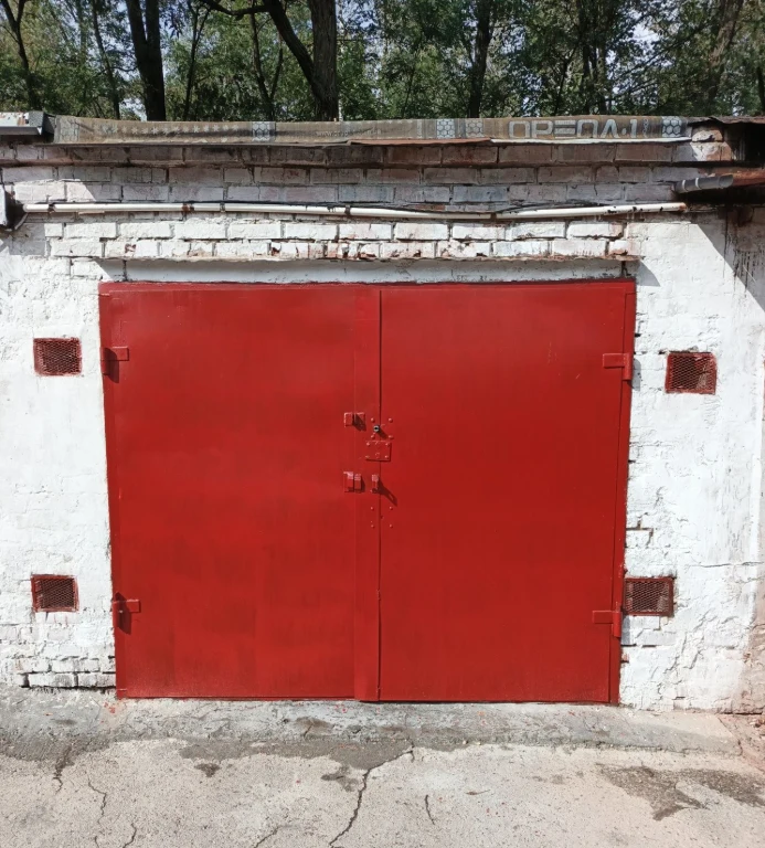 For Sale: Solid Garage