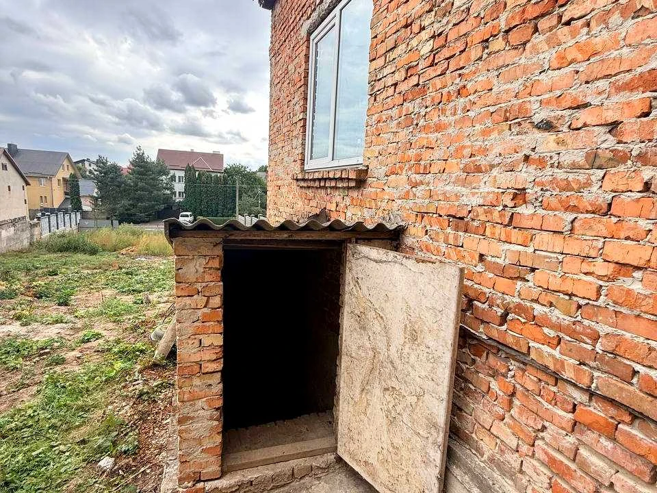 House. Dzerelna st, Rivne