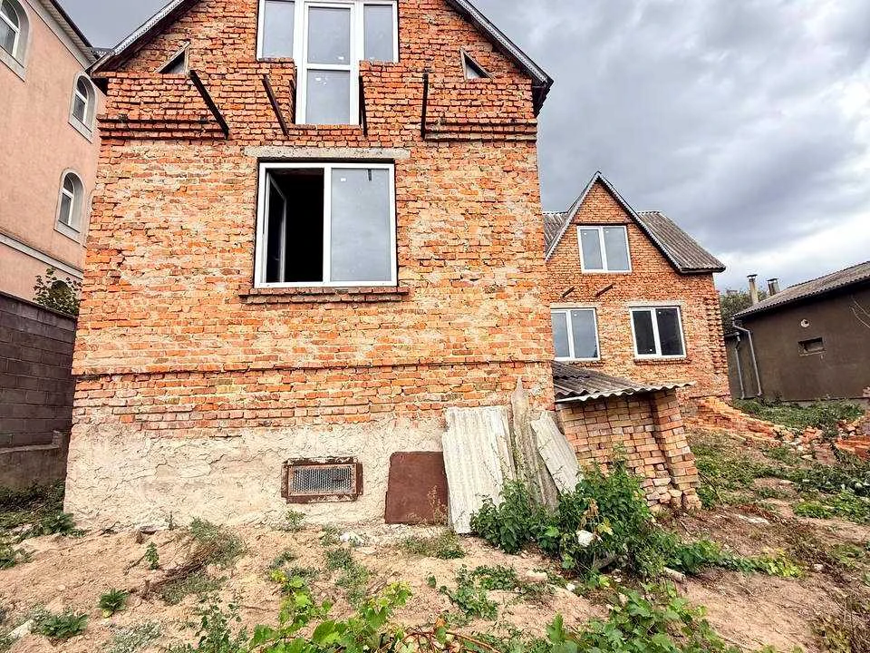 House. Dzerelna st, Rivne