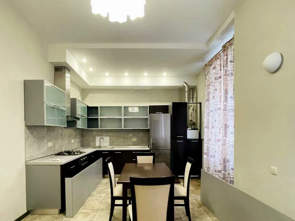 Apartment. Vozdvizhenka Street, Kyiv