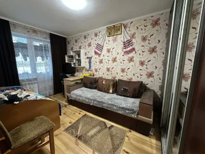 Продам простору 2-ну квартиру в центрі міста.