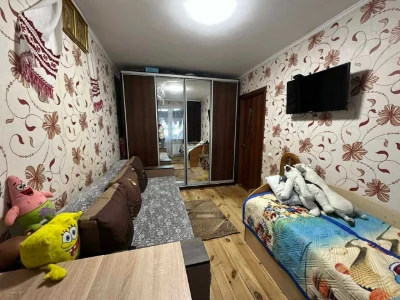 Продам простору 2-ну квартиру в центрі міста.