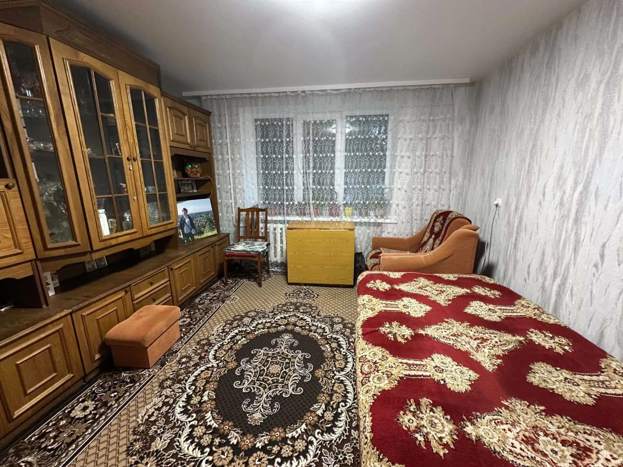 Продам простору 2-ну квартиру в центрі міста.