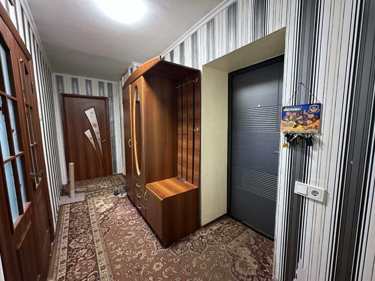 Продам простору 2-ну квартиру в центрі міста.
