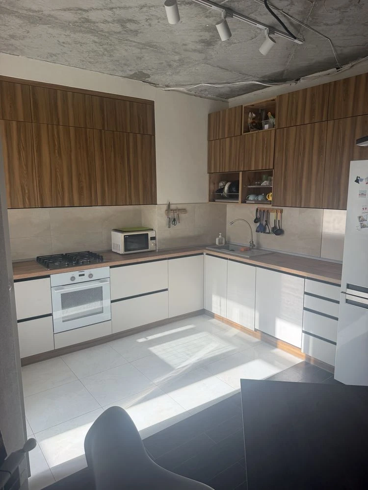 For sale: 2-bedroom apartment.