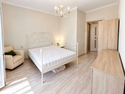 Apartment. Basinaya St.