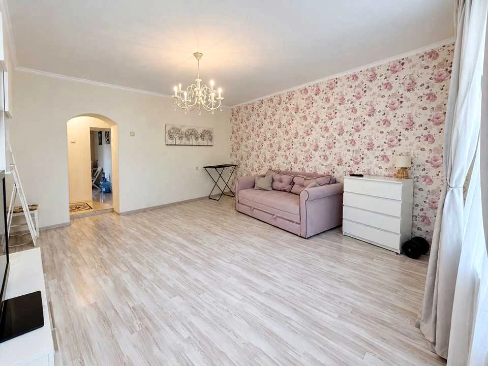 Apartment. Basinaya St.