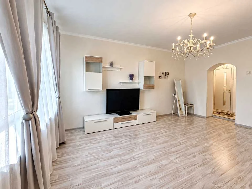 Apartment. Basinaya St.
