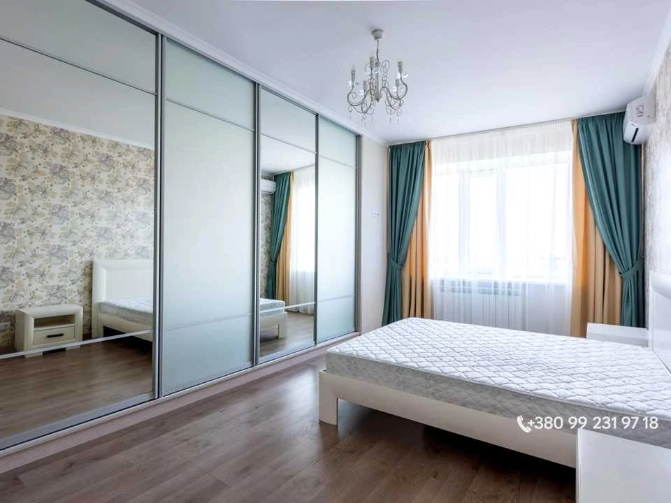 Apartment. Kyiv, Obolonska naberezhna st.