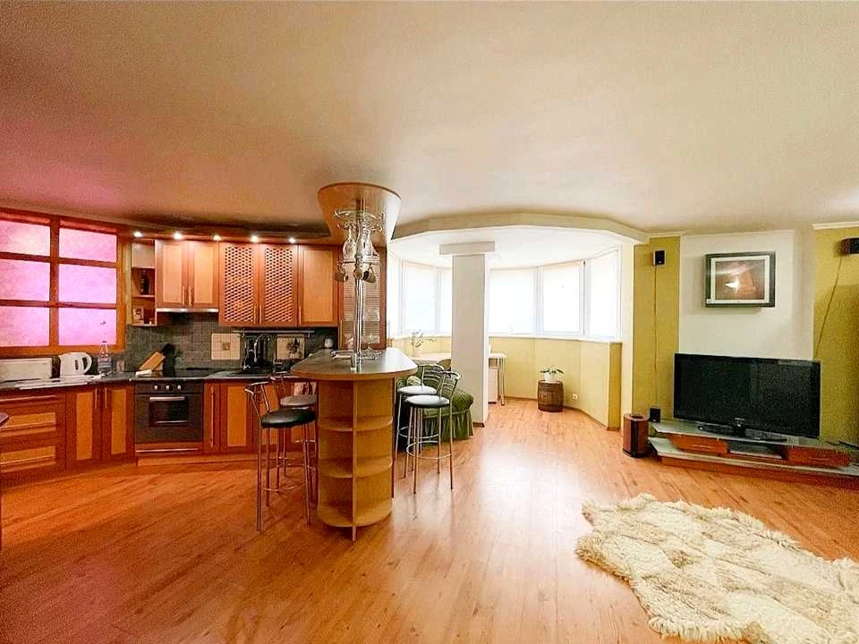 Apartment. Obolonska Pl.