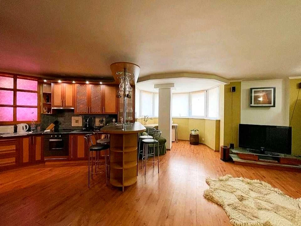 Apartment. Obolonska Pl.