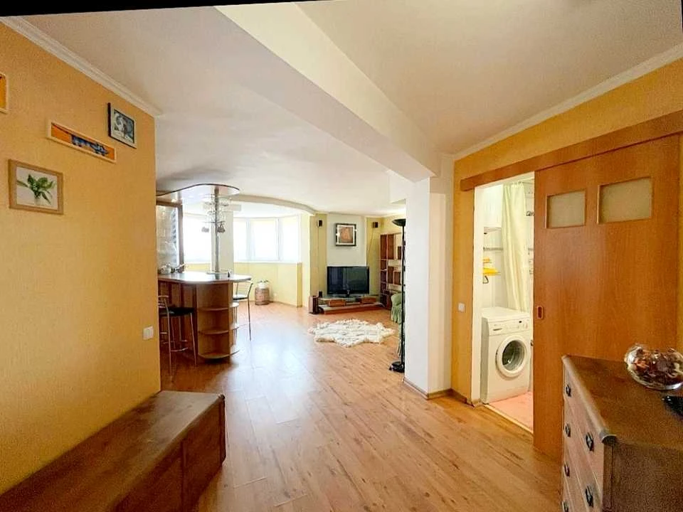 Apartment. Obolonska Pl.