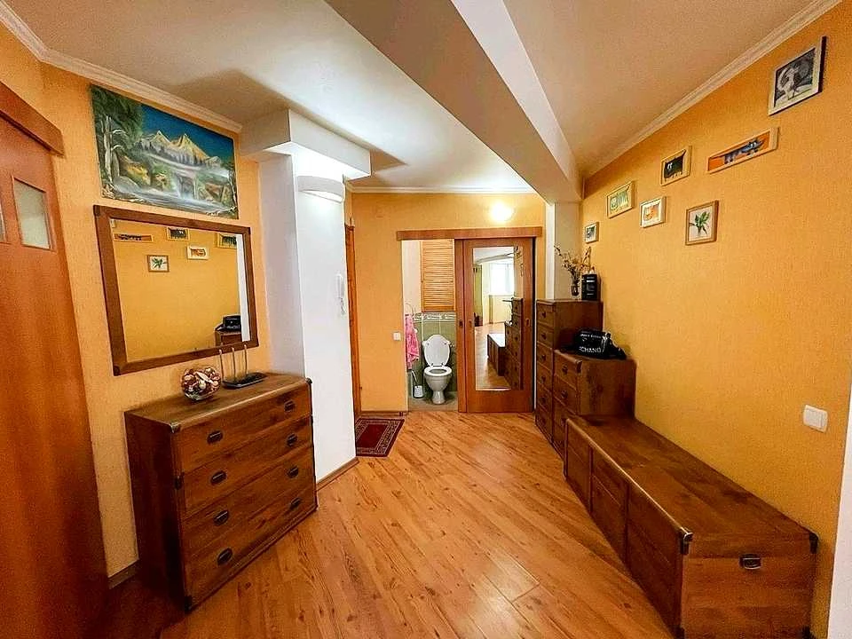 Apartment. Obolonska Pl.