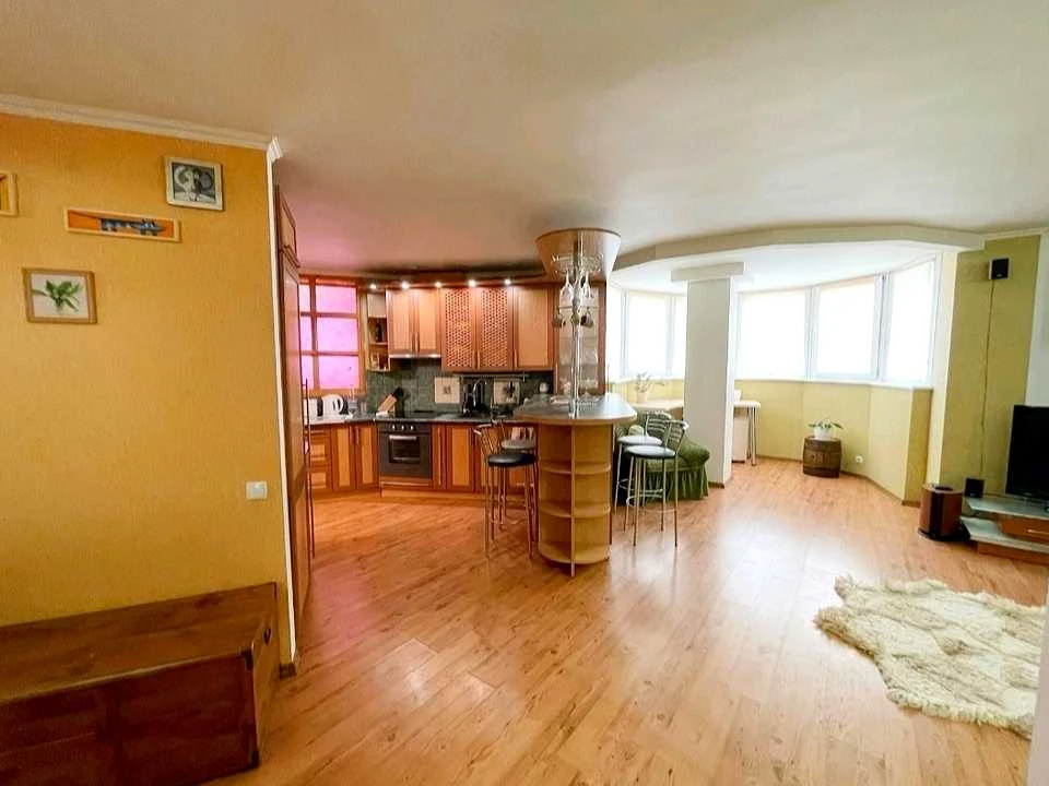 Apartment. Obolonska Pl.
