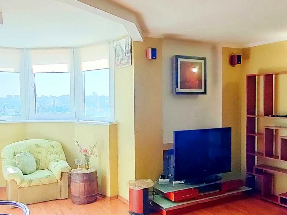 Apartment. Obolonska Pl.