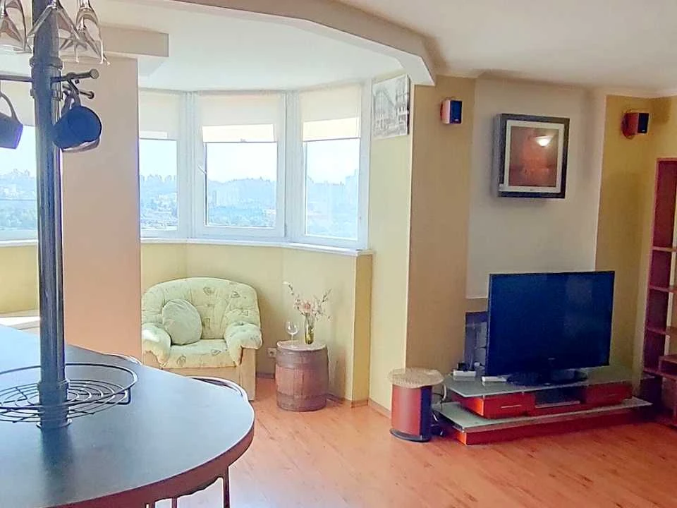 Apartment. Obolonska Pl.
