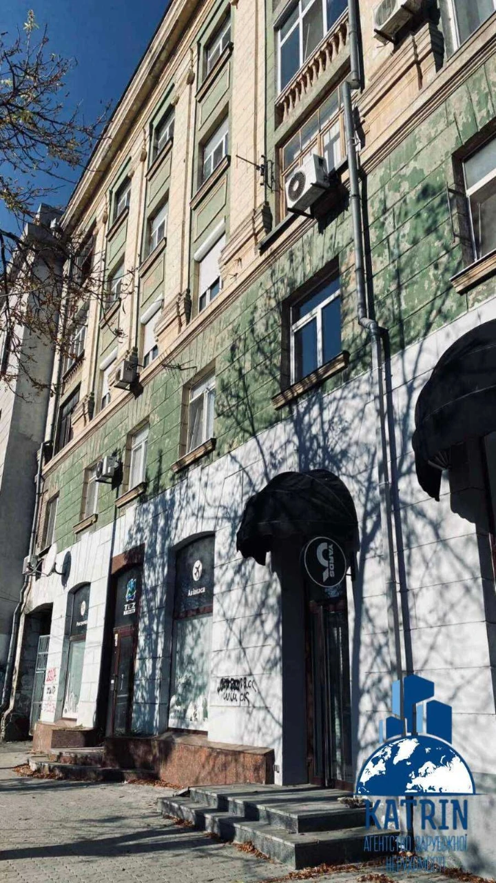 Продається 4-кімнатна квартира в центрі міста, проспект Яворницького