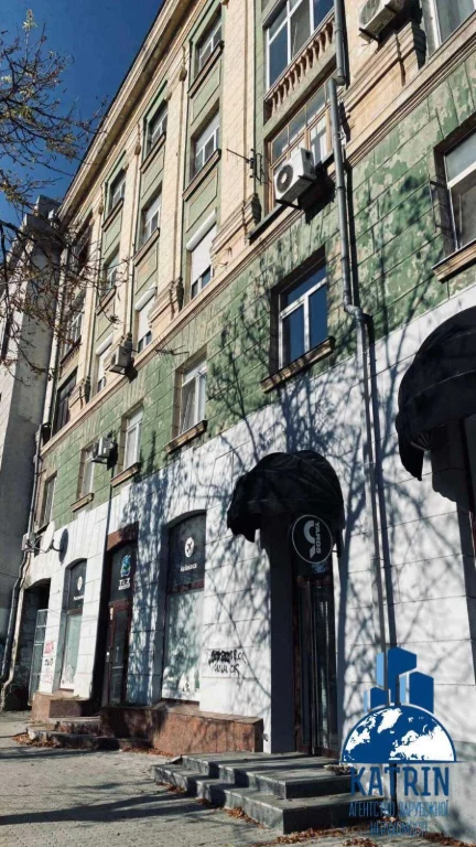 Продається 4-кімнатна квартира в центрі міста, проспект Яворницького