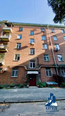 Продається 4-кімнатна квартира в центрі міста, проспект Яворницького