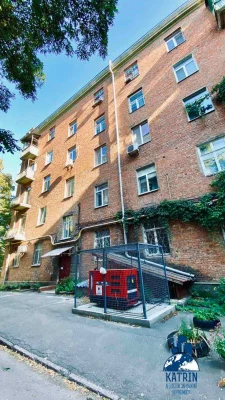 Продається 4-кімнатна квартира в центрі міста, проспект Яворницького