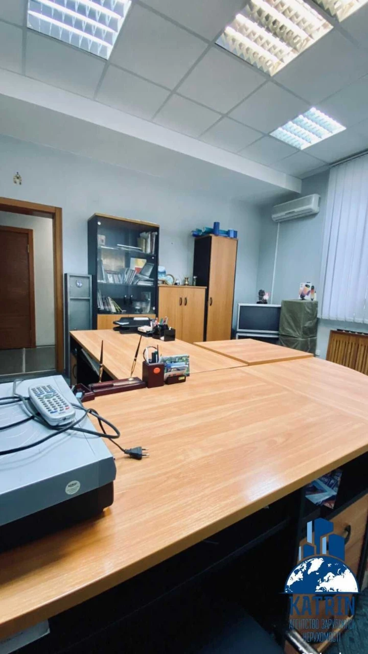 Продається 4-кімнатна квартира в центрі міста, проспект Яворницького
