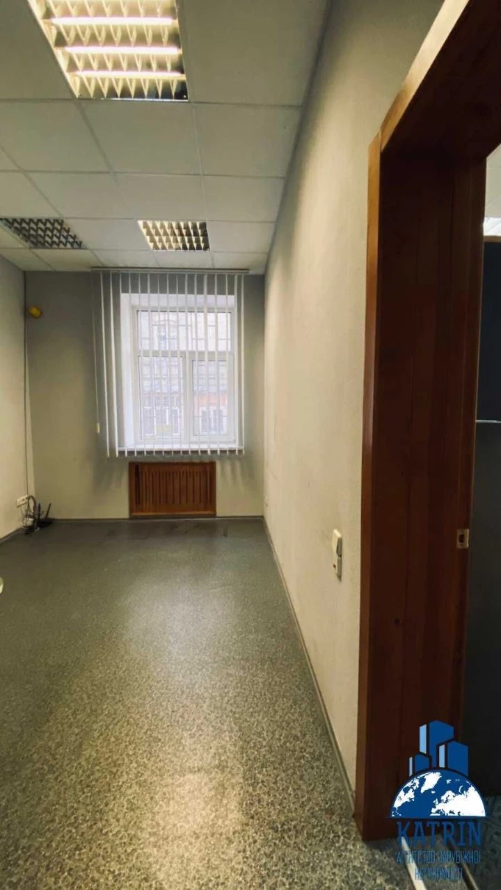 Продається 4-кімнатна квартира в центрі міста, проспект Яворницького