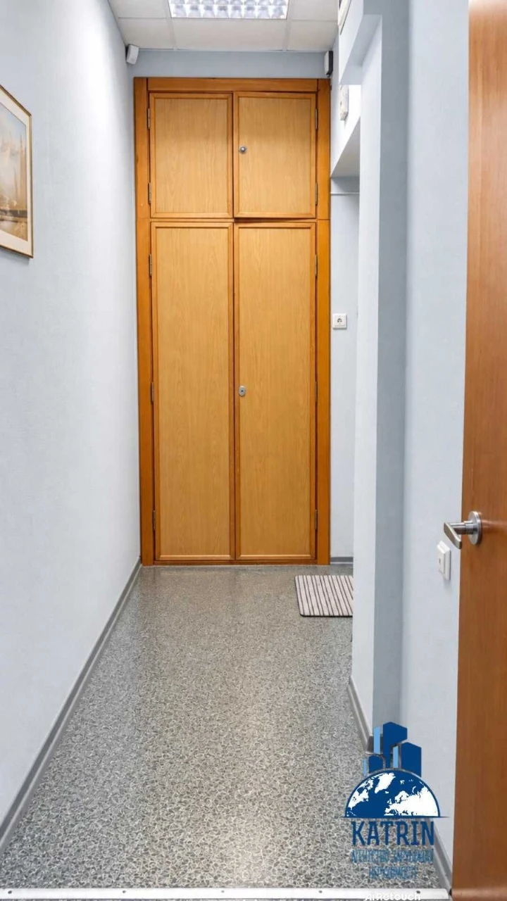 Продається 4-кімнатна квартира в центрі міста, проспект Яворницького
