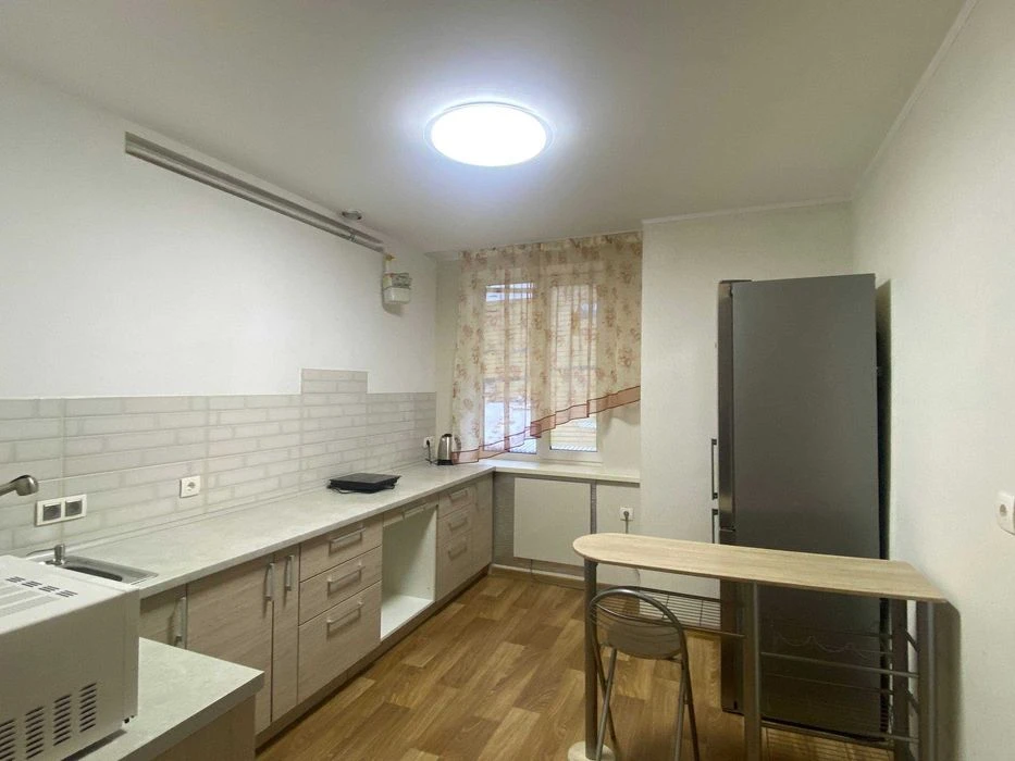 I will sell a 3-room apartment in the center of Mostovaya Park, Globy Center, Yavorn